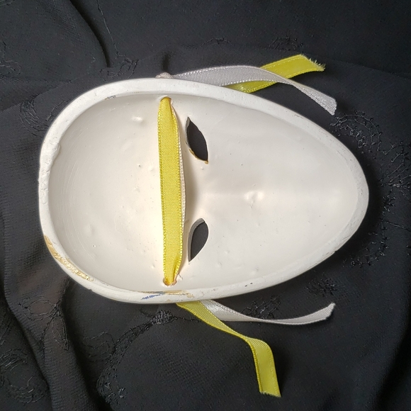 Mask - Picture 2 of 7